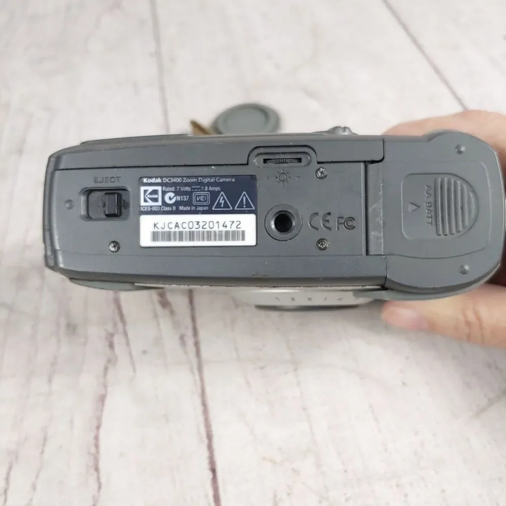 Kodak DC3400 Zoom Digital Camera 2.0MP Silver Gray Retro Power On ASIS FOR PARTS